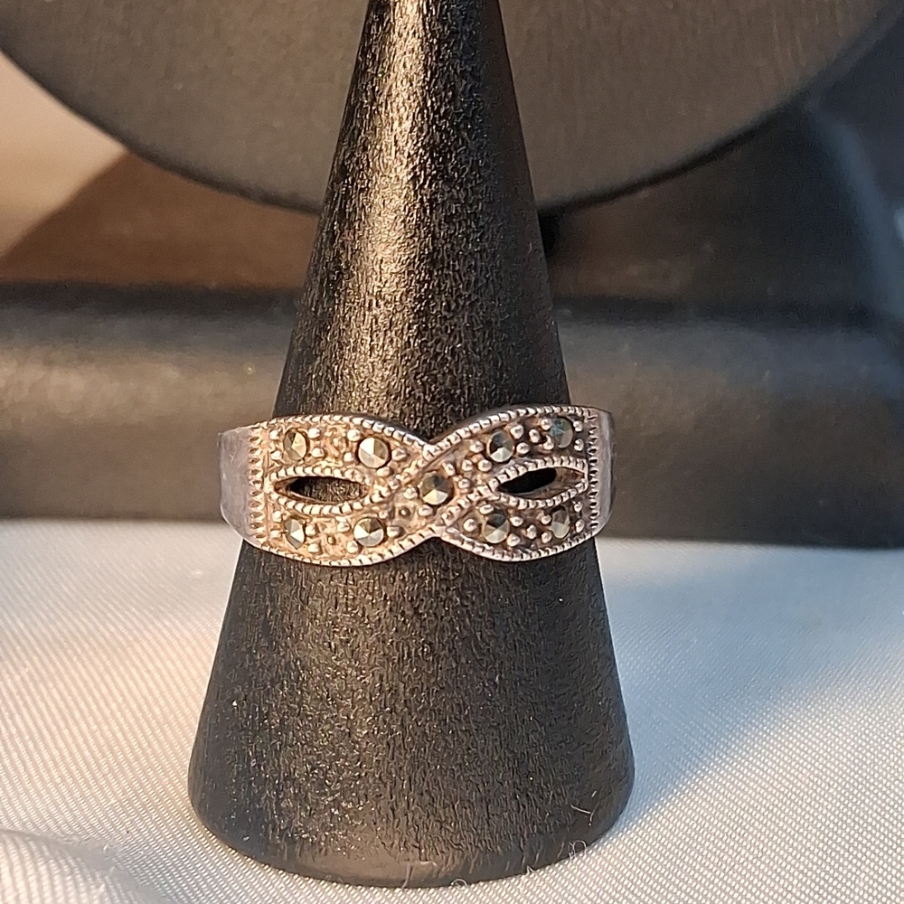 P34. Vintage 925 Sterling Silver Infinity Marcasite Ring, Stamped MJ, Size7.5